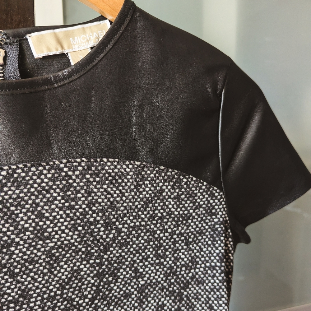 ✴️🪡🧵NEEDS LOVE MICHAEL KORS Faux Leather Yoke Short Sleeve Sheath Dress - 2 - Picture 4 of 16